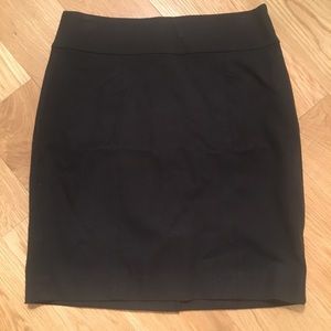 NWT- BANANA REPUBLIC black pencil skirt